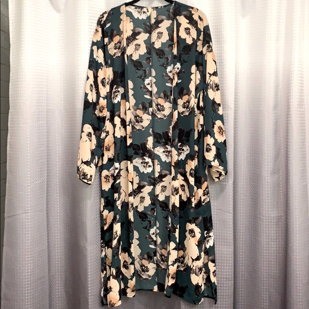 PinkBlush Maternity Kimono sz small